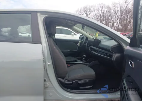 2025 Kia K4 Lxs z USA, uszkodzony, nr VIN 3KPFT4DEXSE045309